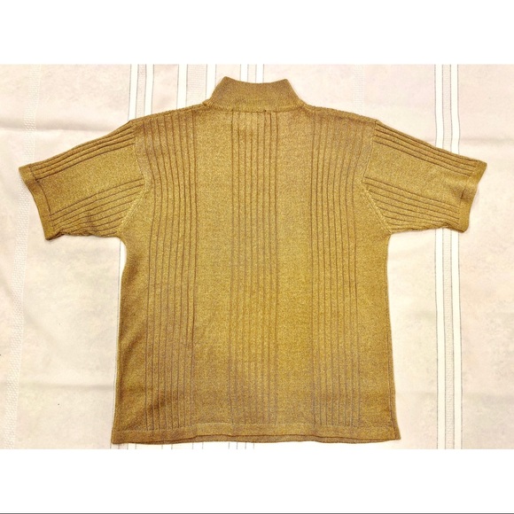 Distinctive New York Gold Metallic Gold Short Sleeve Blouse - size M - Picture 2 of 5
